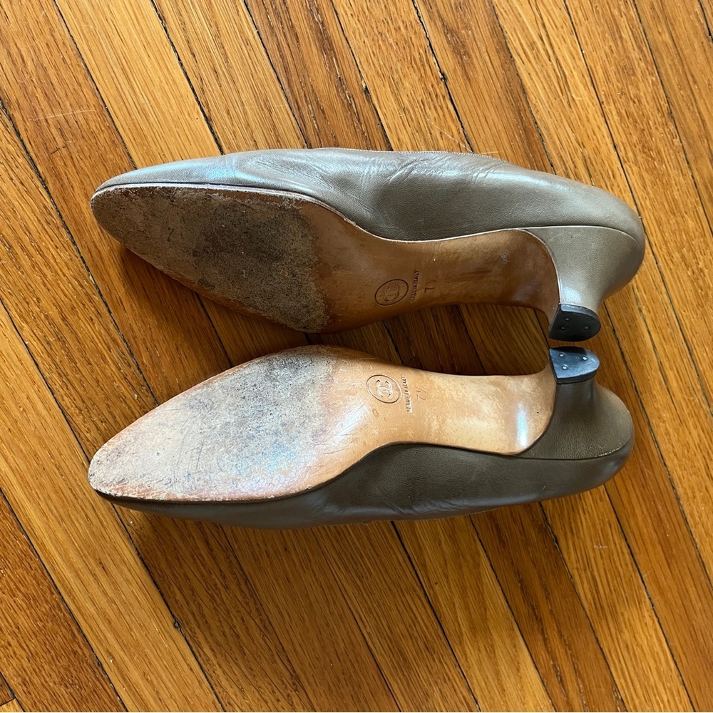 CHANEL VTG Taupe Leather Heels Logo SZ 7.5 Made in Italy NO LOWBALL OFFERS PLS - Picture 9 of 12